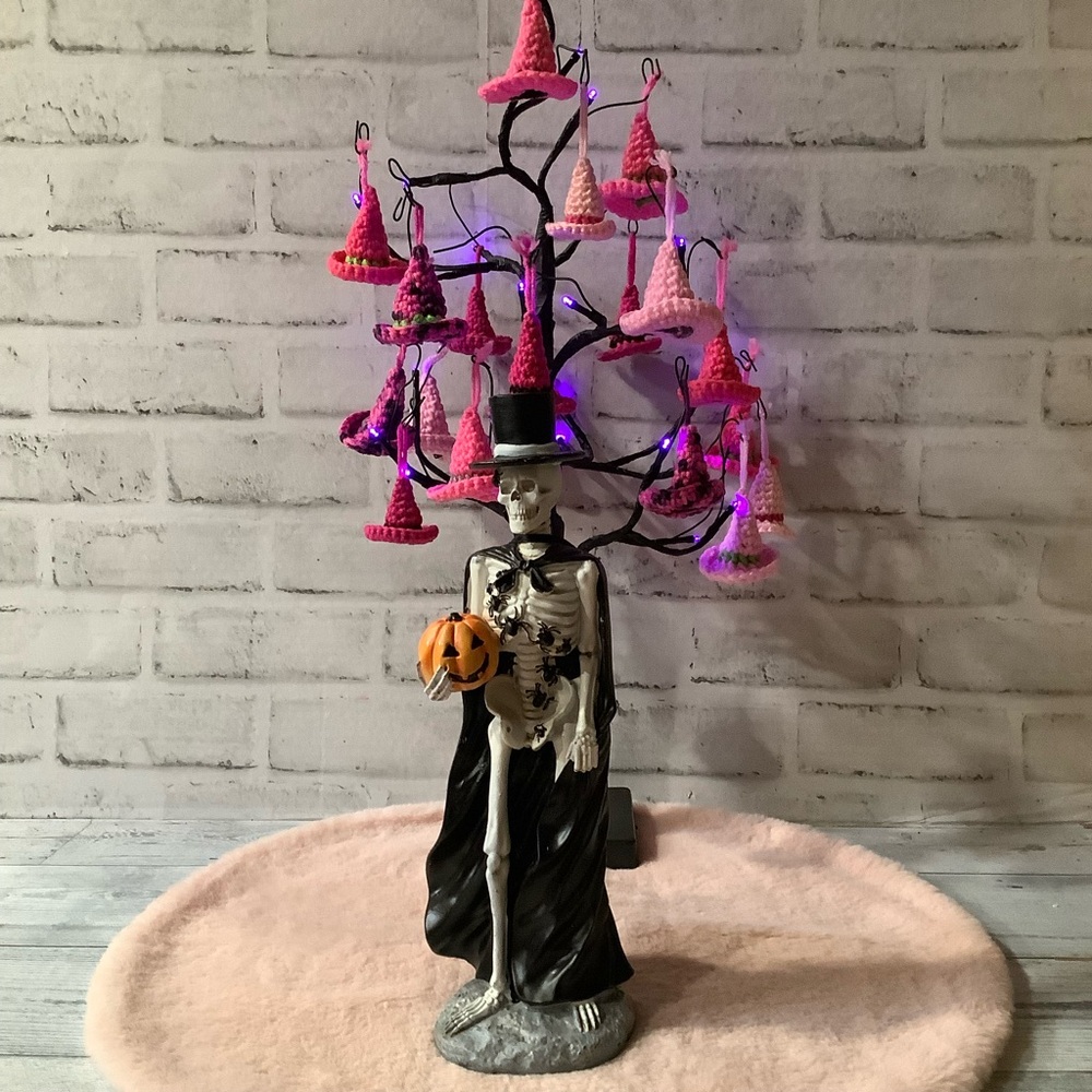 SPOOKY NIGHT 12in Skeleton Holding Jack-O-Lantern
